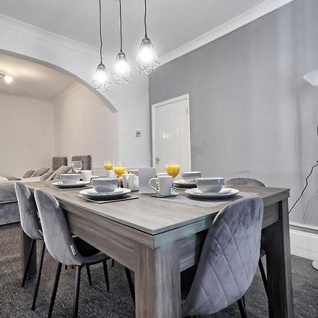 Beautiful Spacious Four Bedroom House With Parking For 2 Cars, 5 Minute Walk To Southend Station Bagian luar foto