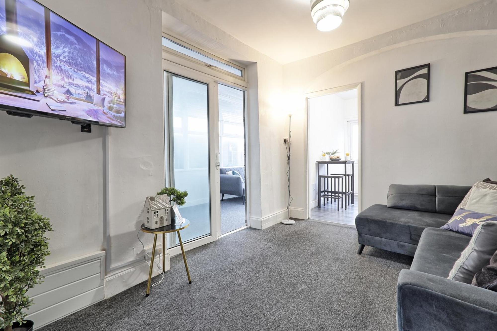 Beautiful Spacious Four Bedroom House With Parking For 2 Cars, 5 Minute Walk To Southend Station Bagian luar foto