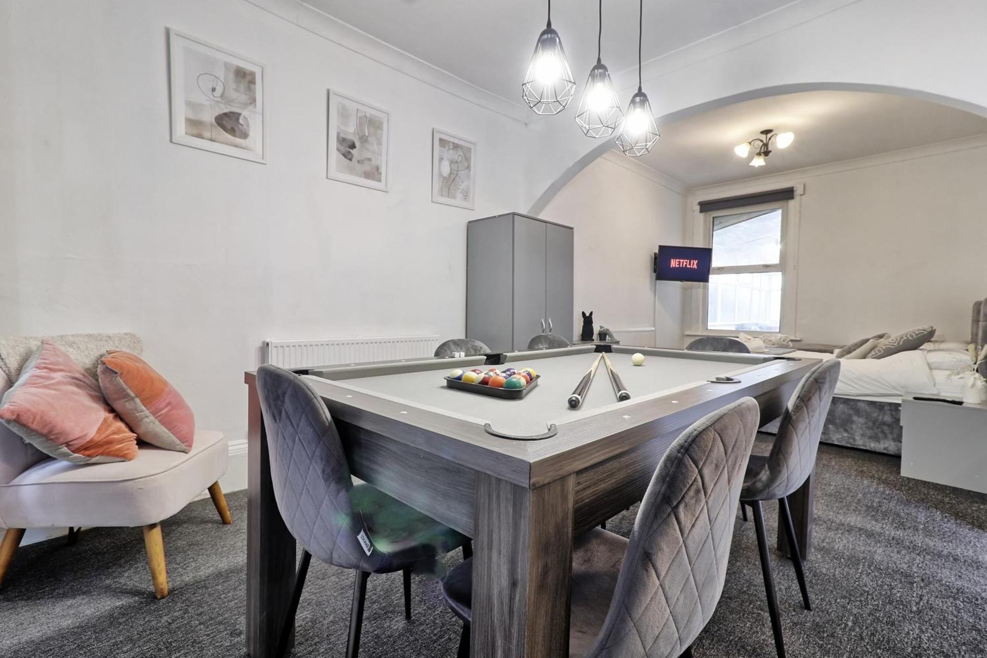 Beautiful Spacious Four Bedroom House With Parking For 2 Cars, 5 Minute Walk To Southend Station Bagian luar foto