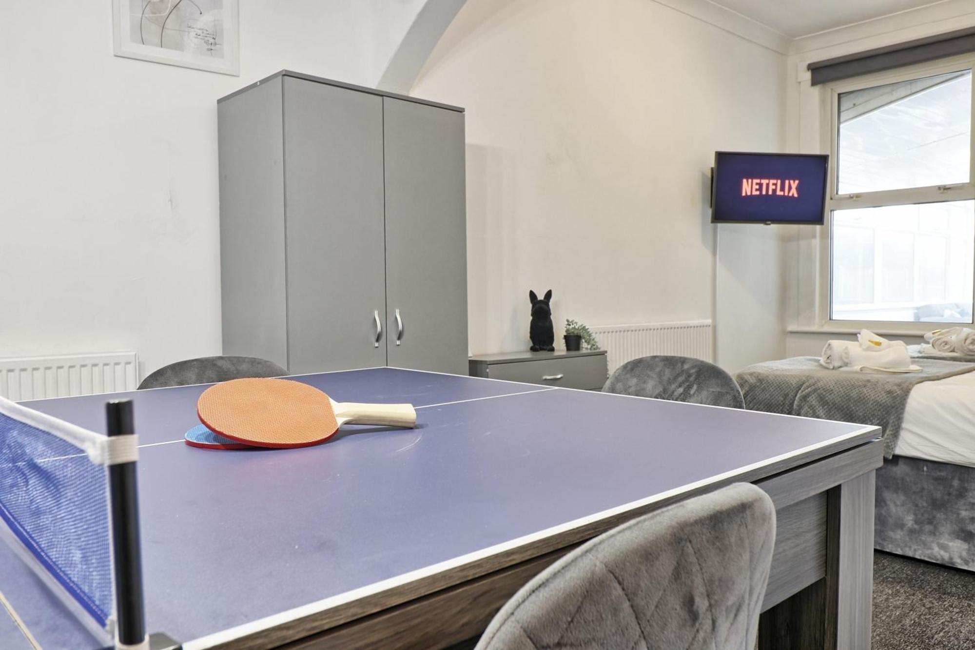Beautiful Spacious Four Bedroom House With Parking For 2 Cars, 5 Minute Walk To Southend Station Bagian luar foto