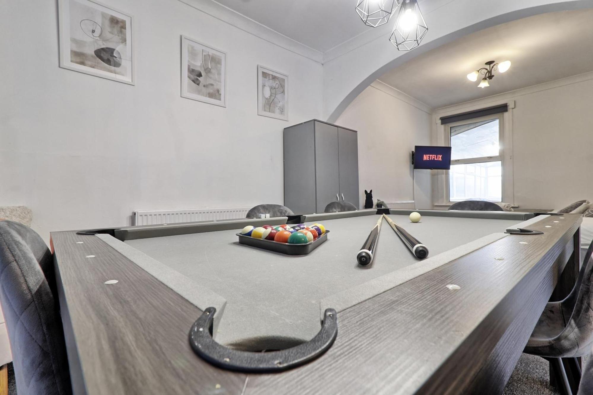 Beautiful Spacious Four Bedroom House With Parking For 2 Cars, 5 Minute Walk To Southend Station Bagian luar foto