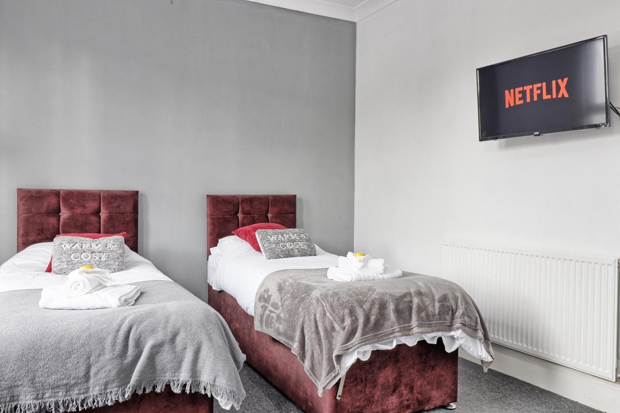 Beautiful Spacious Four Bedroom House With Parking For 2 Cars, 5 Minute Walk To Southend Station Bagian luar foto